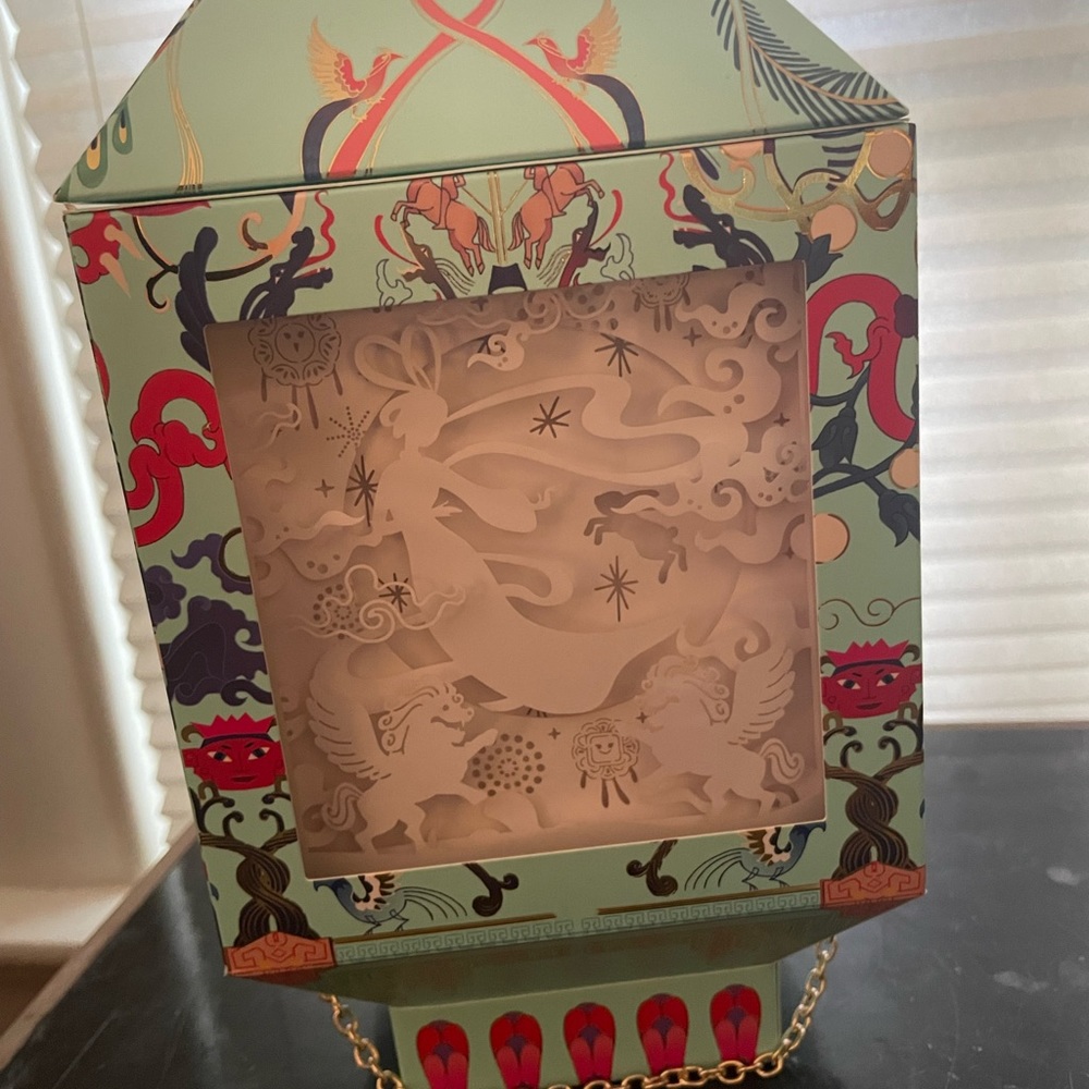 Lady M Netflix Over the Moon Cake Box